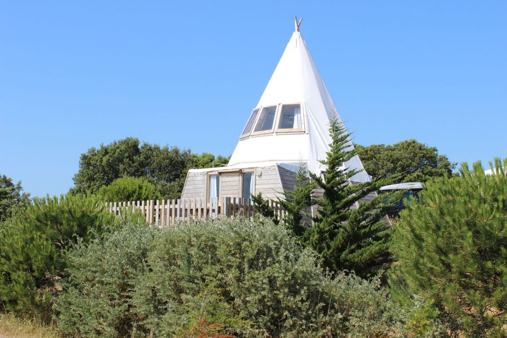 Cet été, on dort dans un tipi chez Sandaya !